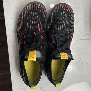 Black vapor max shoes